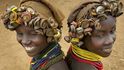 Etiopský kmen Daasanach vyrábí zvláštní šperky