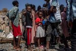 Lidé, kteří prchají před konfliktem v Etiopii. (21. 11. 2020)