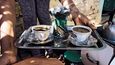 Pití kávy je v Etiopii zážitek pro všechny smysly a nezáleží na tom, kde si kávový rituál vychutnáte