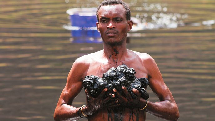 Prokletí i požehnání Boranů. To je těžba soli v etiopském jezeře El Sod