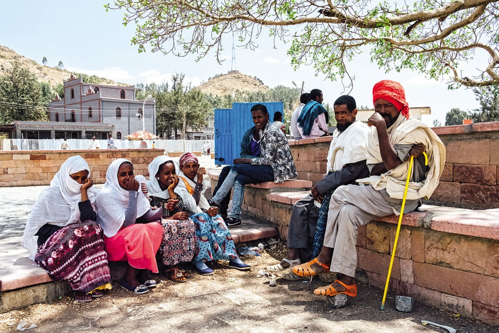Lidé v Tigrajsku si umí najít čas jenom tak si společně posedět a vykládat si