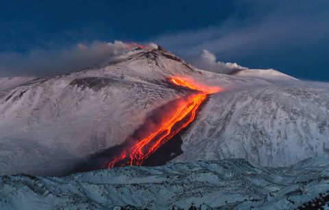 Ve Středomoří hrozí tsunami. Sopka Etna se potápí, zdevastuje dovolenkové ráje?