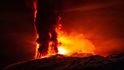 Výbuch sicilské sopky Etny doprovázejí vulkanické blesky