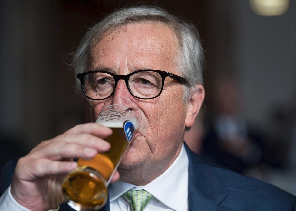 Předseda Evropské komise Jean-Claude Juncker vyvrací spekulace o tom, že je alkoholik.