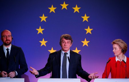 Lídři EU na tiskové konferenci o brexitu, zleva: šéf Evropské rady Charles Michel Michel, předseda Evropského parlamentu David Sassoli a předsedkyně Evropské komise Ursuloa von der Leyenová.