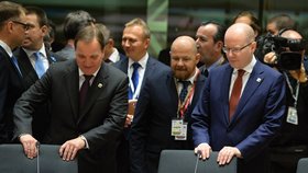 Fotografie ze setkání lídrů 27 zemí Evropské unie, kteří jednomyslně schválili politická vodítka pro vyjednávání s Británií o jejím odchodu ze společenství.