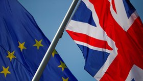 Brexitové přechodné období se neprodlouží, tvrdí EU i Británie