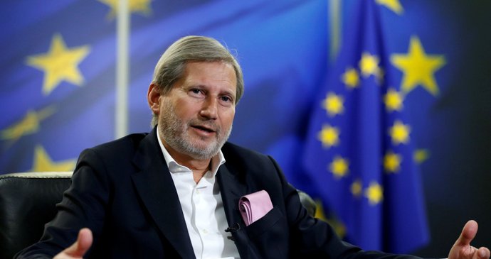 Johannes Hahn řekl, že možnými novými členy EU mohou být Srbsko a Černá Hora.