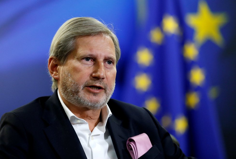 Johannes Hahn řekl, že možnými novými členy EU mohou být Srbsko a Černá Hora.