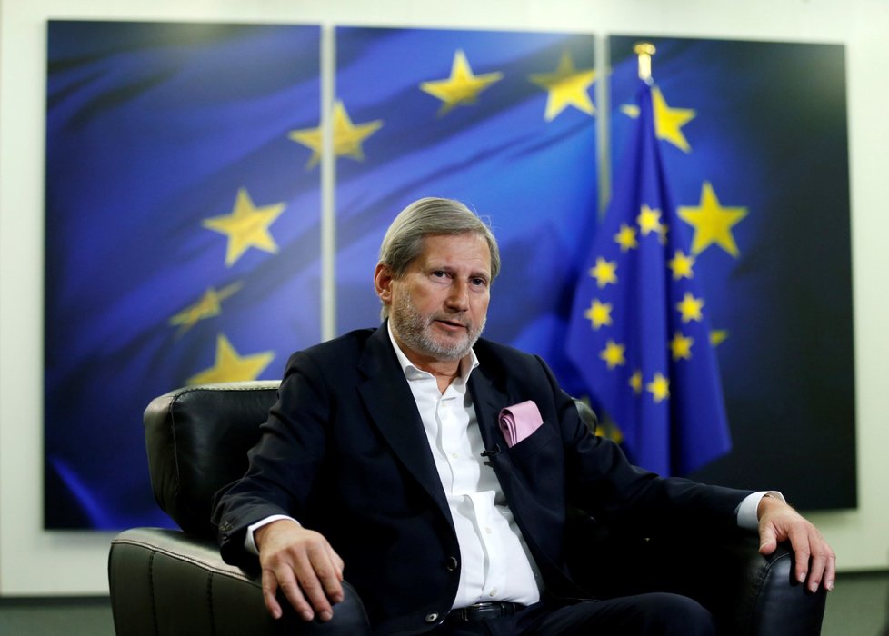 Johannes Hahn řekl, že možnými novými členy EU mohou být Srbsko a Černá Hora.