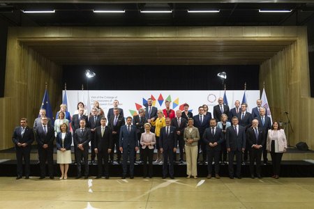 Společná fotografie českých ministrů se zástupci EU