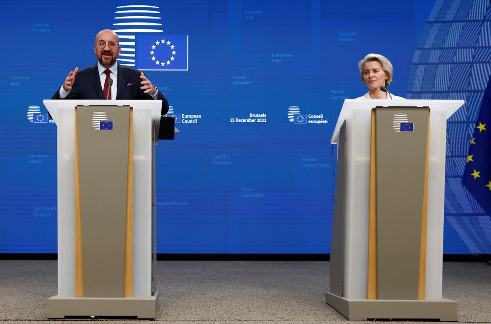 Předseda Charles Michel a předsedkyně Evropské rady Ursula von der Leyenová na summitu EU v Bruselu (15. 12. 2022)