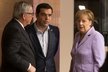 Řecký premiér Alexis Cipras dostává v Evropě sodu ze všech stran.