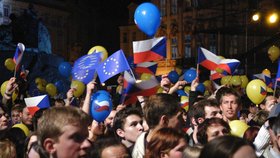 Oslavy vstupu Česka do EU na Staroměstském náměstí v roce 2004.