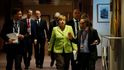 Angela Merkelová přichází na summit EU.