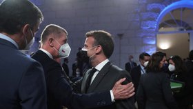 Summit EU: Premiér Andrej Babiš (ANO) s francouzským prezidentem Emmanuelem Macronem (7. 5. 2021)