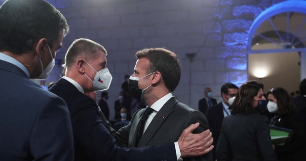 Babiš povečeřel s lídry EU v Portugalsku. Plán na zlevnění vakcín „nešmakuje“ všem