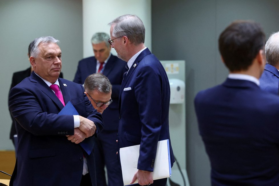 Maďarský premiér Viktor Orbán s předsedou české vlády Petrem Fialou na summitu v Bruselu. (14.12.2023)