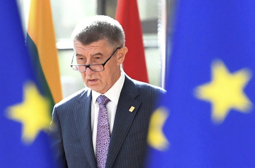 Český premiér Andrej Babiš přichází na další jednání v EU, (2. 7. 2019).