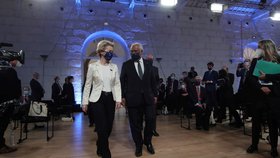 Summit EU: Předsedkyně Ursula von der Leyen s portugalským premiérem Antóniem Costou (7. 5. 2021)