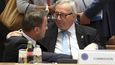 Lídři EU se neshodli na tom, kdo obsadí unijní vedoucí pozice. Na snímku předseda EK Jean-Claude Juncker a lucemburský premiér Bettel.
