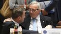 Lídři EU se neshodli na tom, kdo obsadí unijní vedoucí pozice. Na snímku předseda EK Jean-Claude Juncker a lucemburský premiér Bettel. Lídři EU se neshodli na tom, kdo obsadí unijní vedoucí pozice. Na snímku předseda EK Jean-Claude Juncker a lucemburský premiér Bettel.