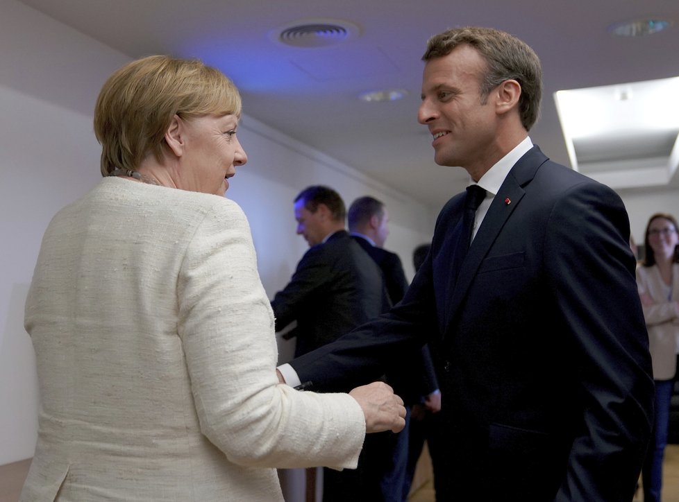 Lídři EU se neshodli na tom, kdo obsadí unijní vedoucí pozice. Na snímku německá kancléřka Angela Merkelová a francouzský prezident Emmanuel Macron.