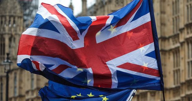 Nekonečný příběh: Mayovou čeká opět hlasování o brexitu, bude druhé referendum?