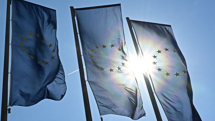 Státy Evropské unie ve čtvrtek finálně schválily zrušení dovozních cel na většinu průmyslového a zemědělského zboží ze Spojených států. Státy Evropské unie ve čtvrtek finálně schválily zrušení dovozních cel na většinu průmyslového a zemědělského zboží ze Spojených států.