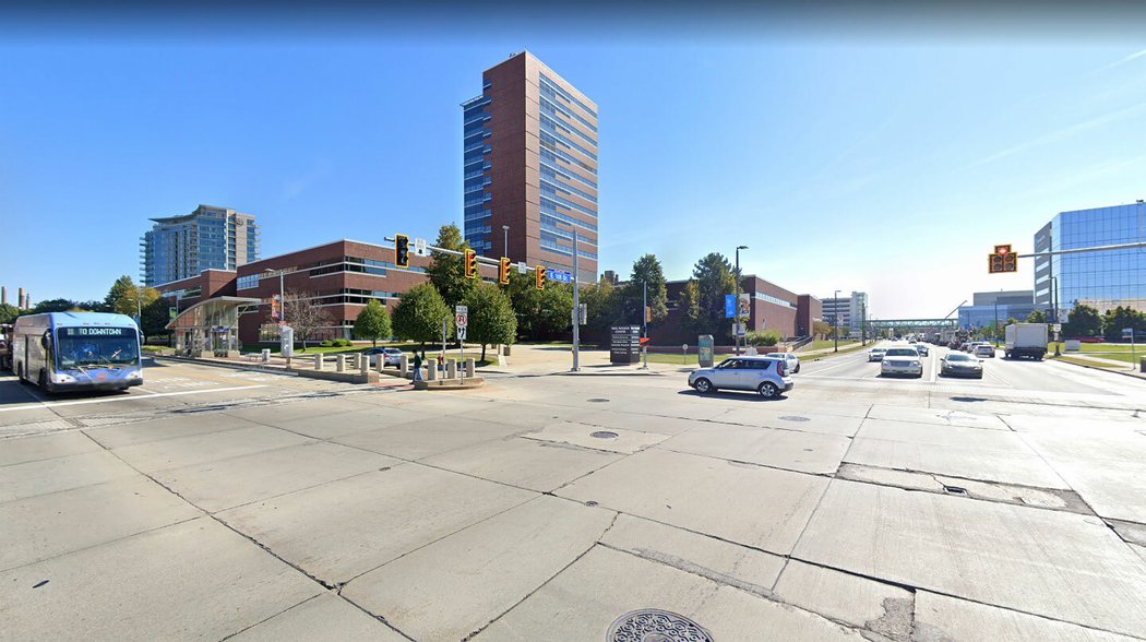 Křižovatka Euclid Avenue a East 105th Street v americkém městě Cleveland v Ohiu v současnosti