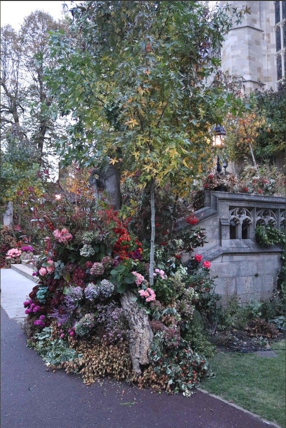 Květinová výzdoba kolem hradu Windsor