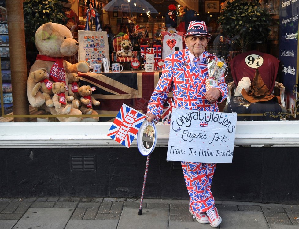 Fanoušci královské svatby kolem hradu Windsor.