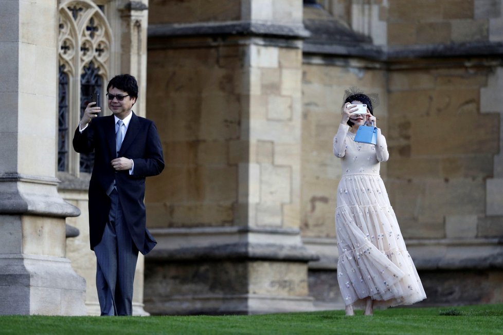 Fanoušci královské svatby kolem hradu Windsor.
