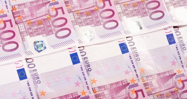 Podvodníci ženě ze Znojemska slíbili miliony eur, obrali ji o 30 tisíc.