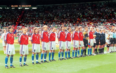 Už je to 16 let, co Češi dokráčeli na Euru v Anglii do ﬁnále a získali stříbrnou medaili