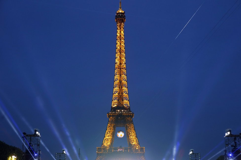 Start Eura 2016 oslavila i dominanta Paříže, Eiffelova věž.