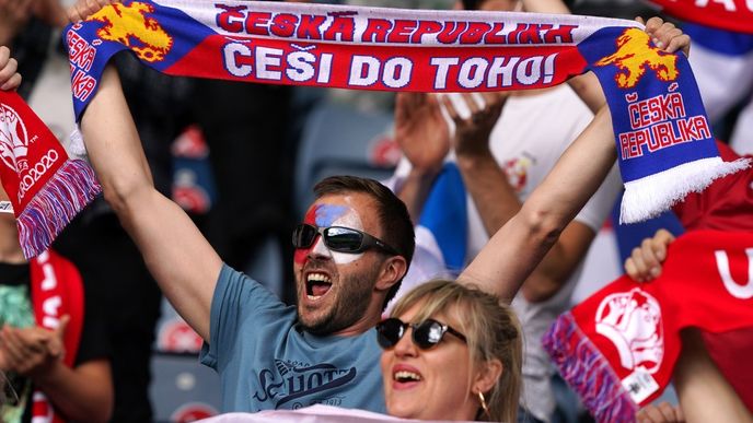 UEFA pohrozila účastníkům Superligy, že přijdou o Euro 2021. Po protestech fanoušků Super League neodstartovala.