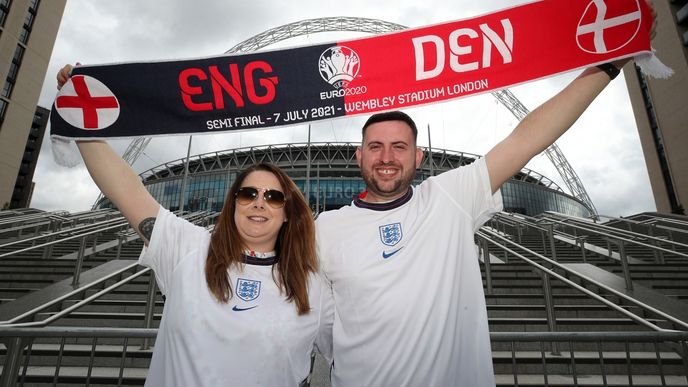Fanoušci se chystají na semifinále mezi Anglií a Dánskem