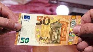 Juncker navrhuje vznik nástroje, který by urychlil přijetí eura