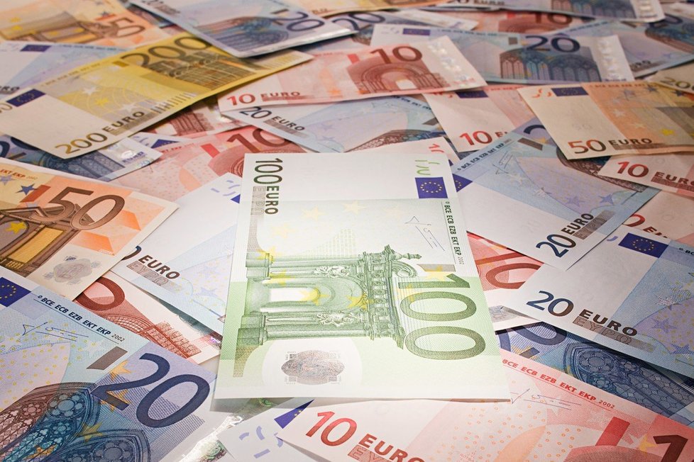 Češi euro nechtějí, jeho používání se ale nebrání