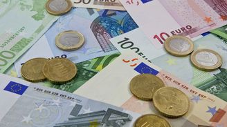 České fondy se zbavují eur, bojí se posílení koruny