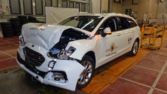 Euro NCAP 2019: Ford Mondeo – Pět hvězd s téměř dokonalou ochranou posádky    