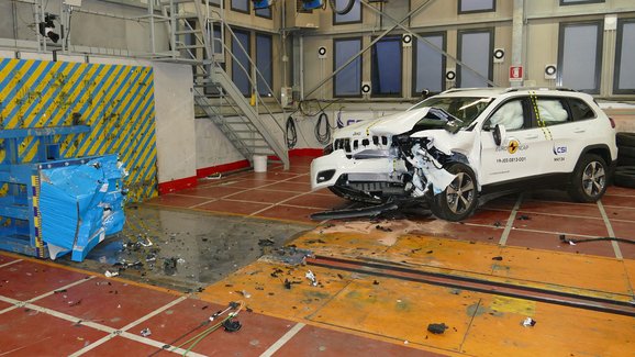Euro NCAP 2019: Jeep Cherokee – Čtyři hvězdy pro nedostatky v ochraně chodců a cyklistů