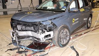 Audi Q7 jako první získalo 100 % za bezpečnost po nehodě. Auta teď pomáhají záchranářům Audi Q7 jako první získalo 100 % za bezpečnost po nehodě. Auta teď pomáhají záchranářům