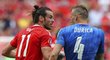 Hvězdný záložník Walesu Gareth Bale v diskuzi se Slovákem Jánem Ďuricou
