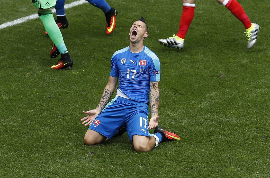 Záložník Slovenska Marek Hamšík po neproměněné šanci