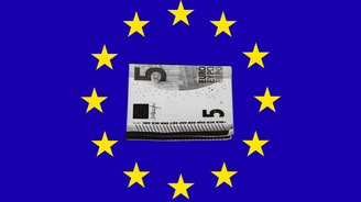 Evropou se vrací strach z dluhové krize. Euro spadlo nejníž za 17 měsíců Evropou se vrací strach z dluhové krize. Euro spadlo nejníž za 17 měsíců