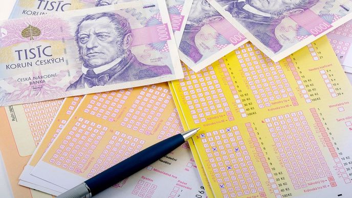 Rekordní výhru 2,466 miliardy korun v evropské loterii Eurojackpot vyhrál včera večer sázející z Česka.