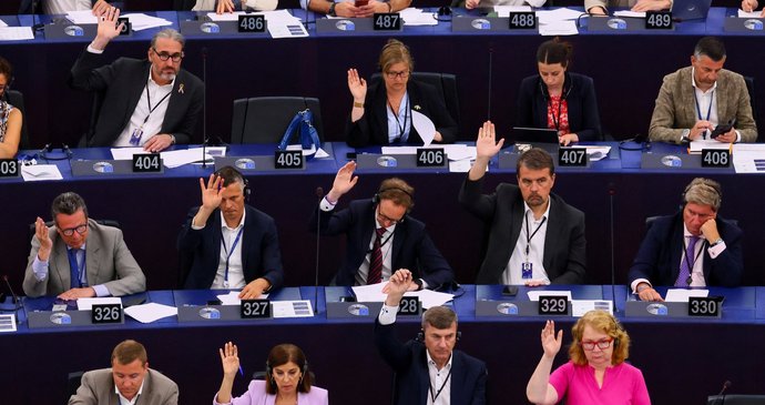 Europoslanci po letech debat: Schválili nová pravidla migrace v EU! Co balíček obsahuje?