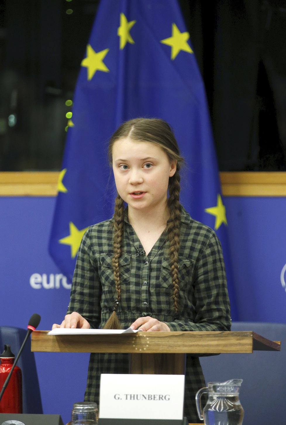 Na záchranu planety dochází čas, řekla v EP šestnáctiletá Greta (16. 4. 2019).
